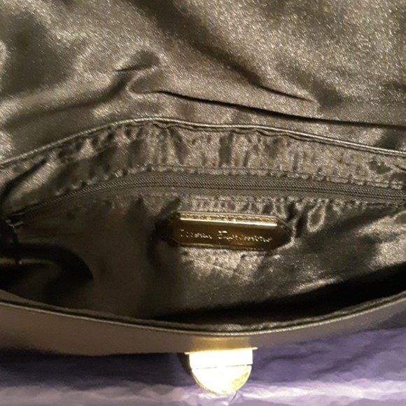 Urban Expressions ..(Purse - Picture 3 of 6